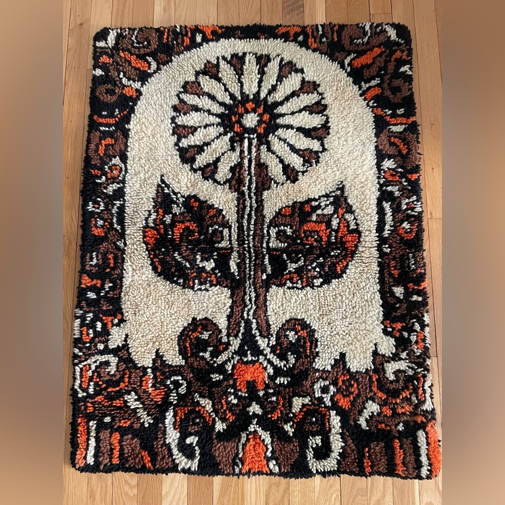 Vintage 60s/70s Rya Floral Design Latch & Hook Rug/Wall Tapestry - Picture 2 of 6